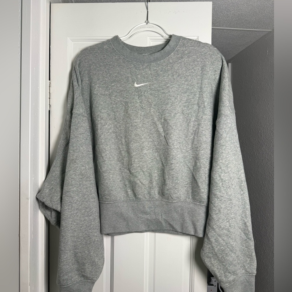 Cropped Nike sweatshirt Large
